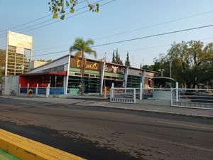 Locales en renta avenida Universidad, Querétaro.