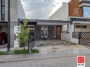 Casa en Venta de 1 piso, con 2 recámaras en el Mayorazgo Residencial, al Sur