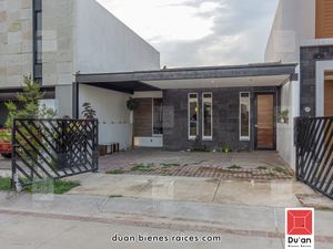 Casa en Venta de 1 piso, con 2 recámaras en el Mayorazgo Residencial, al Sur