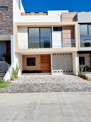 Hermosa Casa en Venta Valle Imperial, Zapopan