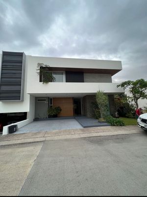 Casa en Venta en Puerta del Bosque, Excelente Ubicacion