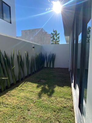 Hermosa Casa en Venta en Parques Vallarta, Zapopan Excelente Precio.