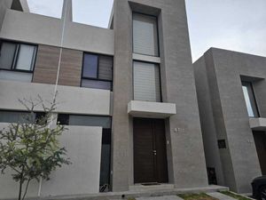 CASA EN VENTA CON ROOF GARDEN EN ALTOS DE JURIQUILLA QUERÉTARO