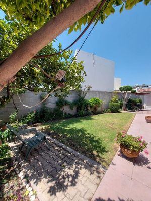 CASA EN VENTA EN TEJEDA CON ESTUDIO EN PLANTA BAJA Y JARDÍN