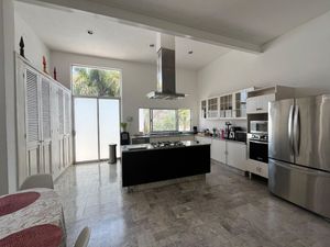 Casa en venta Mérida, Fraccionamiento Campestre con acabados de lujo y alberca