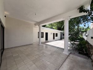 CASA EN VENTA EN EL CENTRO DE MÉRIDA, TOTALMENTE REMODELADA, ENTREGA INMEDIATA.