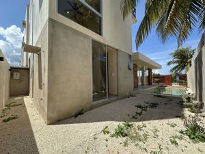 Villa en Venta Chicxulub,  a 150 m de la playa, exclusiva, 3 niveles, estrena!