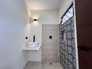 CASA EN VENTA EN EL CENTRO DE MÉRIDA, TOTALMENTE REMODELADA, ENTREGA INMEDIATA.