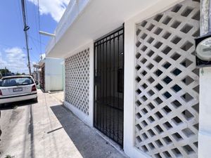 CASA EN VENTA EN EL CENTRO DE MÉRIDA, TOTALMENTE REMODELADA, ENTREGA INMEDIATA.