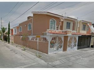 Casa en Venta en Villas Del Nilo Guadalajara