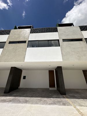 Renta de thownhouse dentro de la ciudad, en privada Mérida Yucatán