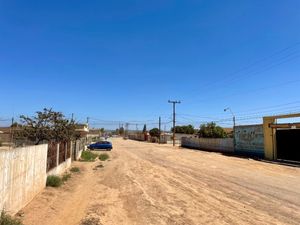 En renta terreno comercial 764m2 muy céntrico, totalmente bardeado y con oficina