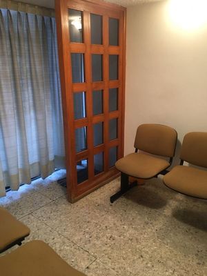 Sala de Espera, recepción, o primera oficina 
