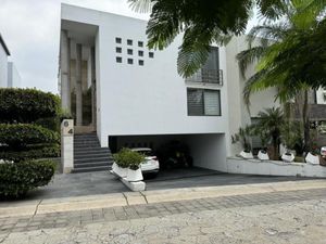 El Manantial | Exclusiva Residencia en El Manantial – Una Joya a Pasos del Lago