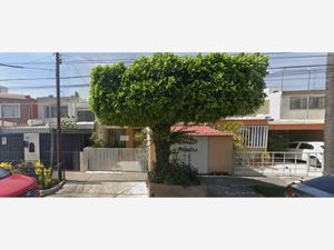 Casa en Venta en Las Fuentes Zapopan