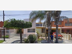 Casa en Venta en Las Fuentes Zapopan