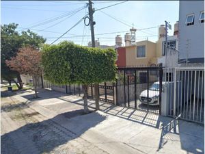 Casa en Venta en Jardines Del Valle Zapopan