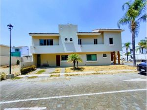 Casa en Venta en Jardín Real Zapopan