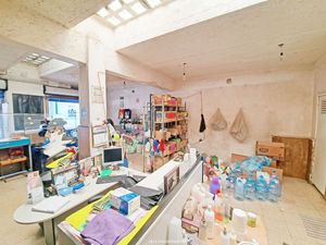 Bodega con punto de venta de 324 m con Uso de Suelo Hc/5/40 en Colonia Tacuba