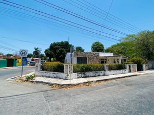 HERMOSA CASA ANTIGUA EN ITZIMNÁ EN ESQUINA