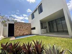 EN VENTA CASA DE 4 RECÁMARAS EN PRIVADA AL NORTE DE MÉRIDA |