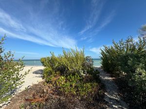 CASA EN LA PLAYA FRENTE AL MAR |  TELCHAC, KM 32.5 |