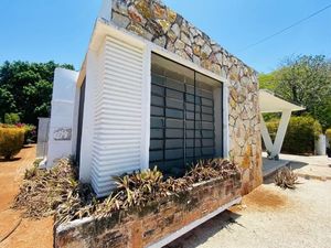 HERMOSA CASA ANTIGUA EN ITZIMNÁ EN ESQUINA