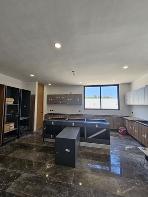 EN VENTA CASA DE 2 PISOS EN PRIVADA LAURELES, TEMOZÓN NORTE