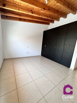 SE RENTA CASA EN QUERETARO MILENIO III ALBERCA VIG. 24