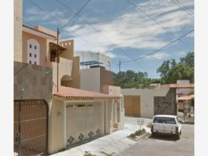 Casa en Venta en Jardines Vista Hermosa Colima