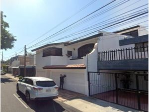 Casa en Venta en Colinas de las Aguilas Zapopan