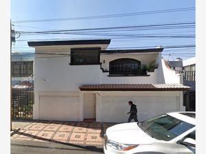 Casa en Venta en Colinas de las Aguilas Zapopan