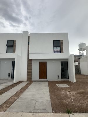 CASA EN RENTA AL PONIENTE EN CARENA