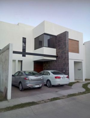 CASA EN VENTA AL PONIENTE