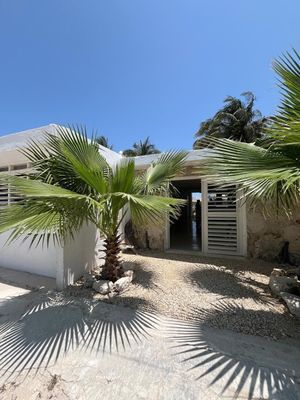 CASA EN VENTA EN PLAYA TELCHAC PUERTO