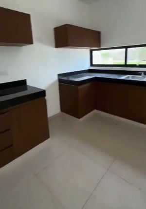 CASA EN VENTA EN CONKAL-PRIVADA NADIRA