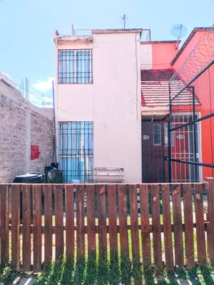 Casa en venta en Chalco dentro de fraccionamiento con caseta de vigilancia