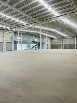 Bodega en Renta de 2027m2 cerca del Parque Industrial Querétaro, $182k GPS