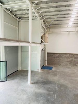 Bodega en renta de  726m2  cerca de Parque Industrial Queretaro  en $65k. GPS