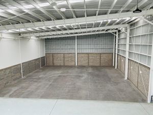 Bodega en renta de  726m2  cerca de Parque Industrial Queretaro  en $65k. GPS