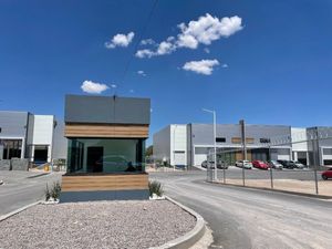 Bodega en Renta de 2027m2 cerca del Parque Industrial Querétaro, $182k GPS