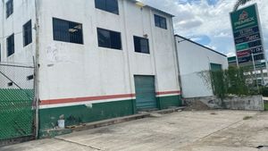 Se Renta Bodega con Oficinas