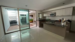 Casa Semi-Amueblada en González Ortega, Zapopan, Jalisco - Renta $16,000/mes
