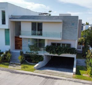 Casa en Venta  $32,500,000 en Puerta las Lomas Zapopan Jalisco