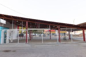 Casa en Venta con Local Comercial Sector Aeropuerto