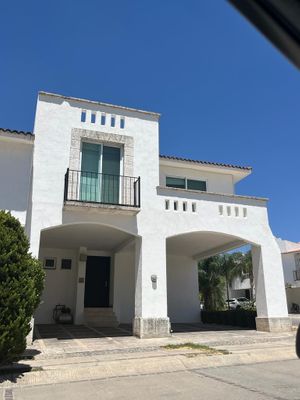 Casa en Renta en Fracc. La marina a un costado de parque metropolitano