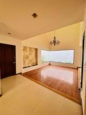 Excelente casa en Venta en Jardines del campestre, a solo 5 minutos de Plaza May