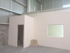 BODEGA EN RENTA DE 1,050 m2 NUEVA EN PARQUE INDUTRIAL EN CELAYA, GTYO. MÉXICO