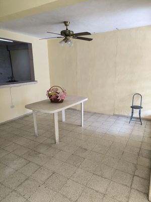 Casa en RENTA de 1 planta, 3 habs, ubicada en Pensiones