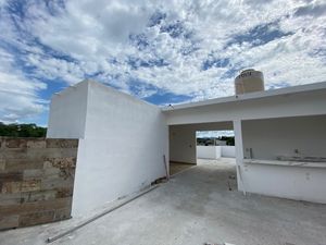 Casa nueva con patio y recámara en planta baja en San José Terán